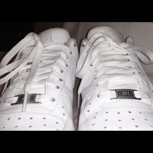NIKE AIRFORCE 1’s